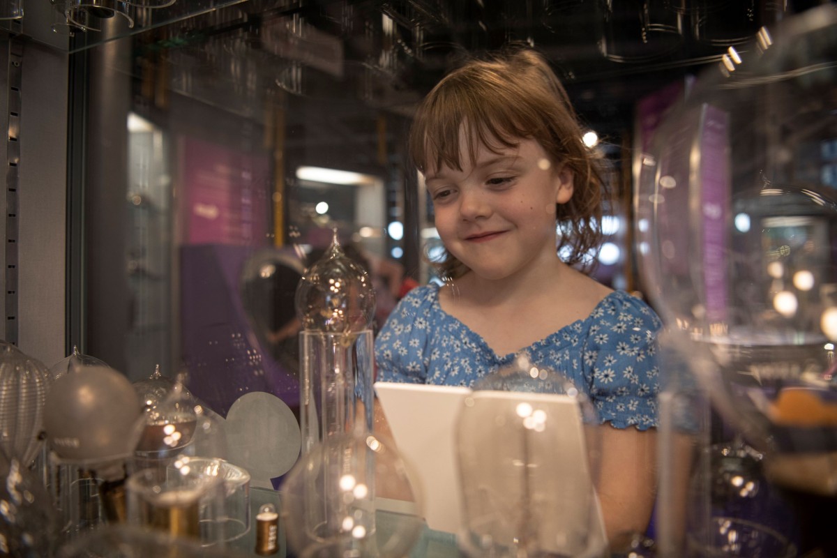 Alexa Page-Heaps age 6 - looks at light bulbs in Discovery Museum. Copyright Colin Davison / Tyne & Wear Archives & Museums